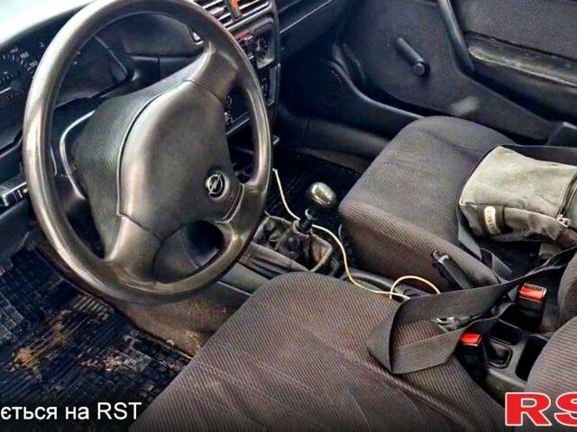 Синий Опель Вектра, объемом двигателя 1.6 л и пробегом 0 тыс. км за 1950 $, фото 5 на Automoto.ua