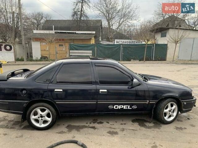 Синий Опель Вектра, объемом двигателя 1.8 л и пробегом 300 тыс. км за 1600 $, фото 2 на Automoto.ua