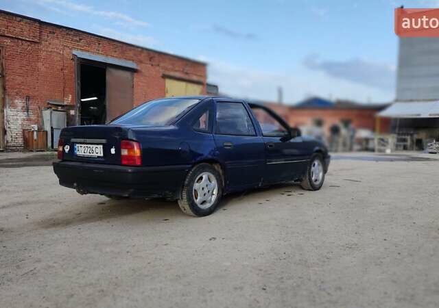 Синий Опель Вектра, объемом двигателя 1.6 л и пробегом 500 тыс. км за 900 $, фото 4 на Automoto.ua