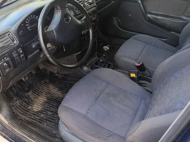 Синий Опель Вектра, объемом двигателя 0 л и пробегом 307 тыс. км за 1350 $, фото 3 на Automoto.ua