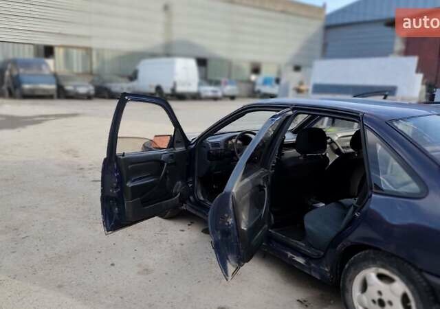 Синий Опель Вектра, объемом двигателя 1.6 л и пробегом 500 тыс. км за 900 $, фото 2 на Automoto.ua