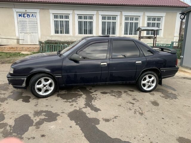 Синий Опель Вектра, объемом двигателя 1.8 л и пробегом 300 тыс. км за 1600 $, фото 4 на Automoto.ua