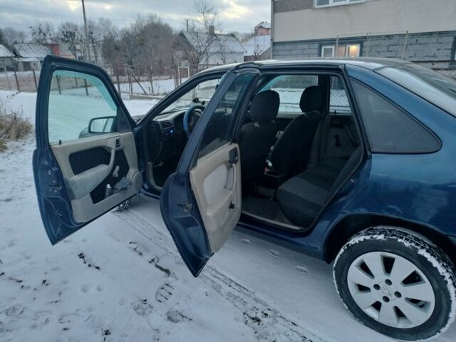 Синій Опель Вектра, об'ємом двигуна 2 л та пробігом 1000 тис. км за 1100 $, фото 3 на Automoto.ua