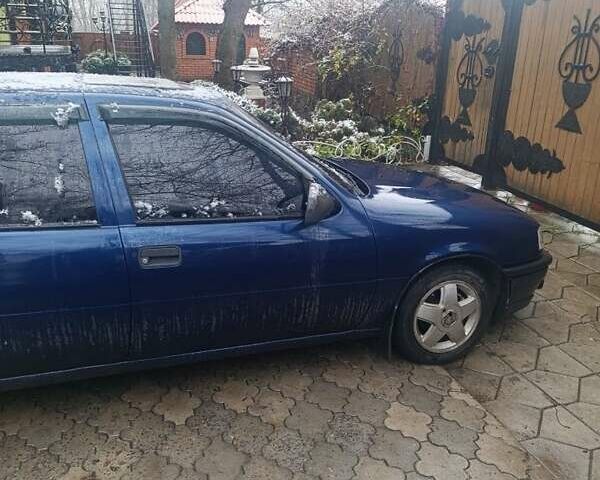 Синій Опель Вектра, об'ємом двигуна 1.8 л та пробігом 350 тис. км за 1600 $, фото 1 на Automoto.ua