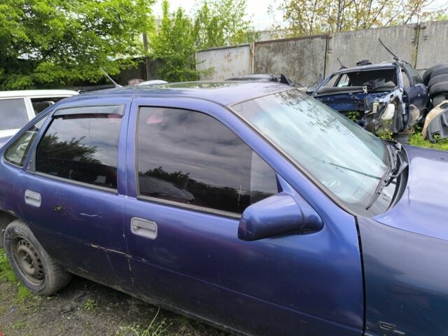 Синий Опель Вектра, объемом двигателя 1.8 л и пробегом 350 тыс. км за 600 $, фото 3 на Automoto.ua