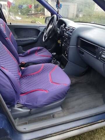 Опель Вектра 1991 в Шишаках на Automoto.ua Синий Опель Вектра, объемом двигателя 1.8 л и пробегом 362 тыс. км за 1500 $, фото 2 на Automoto.ua