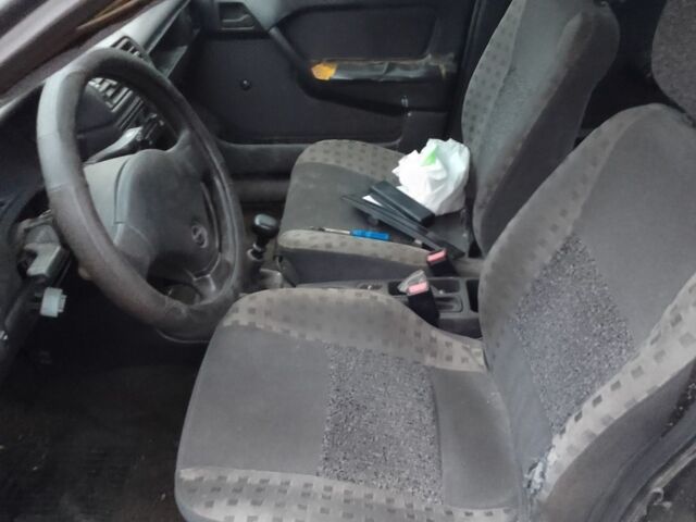 Синий Опель Вектра, объемом двигателя 1.6 л и пробегом 999 тыс. км за 300 $, фото 5 на Automoto.ua