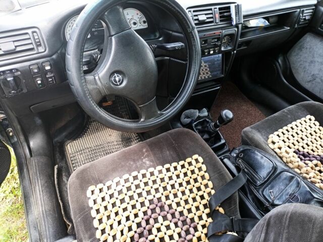 Синій Опель Вектра, об'ємом двигуна 2 л та пробігом 200 тис. км за 2000 $, фото 5 на Automoto.ua