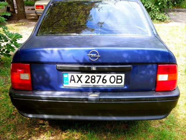 Синий Опель Вектра, объемом двигателя 1.6 л и пробегом 345 тыс. км за 1500 $, фото 4 на Automoto.ua