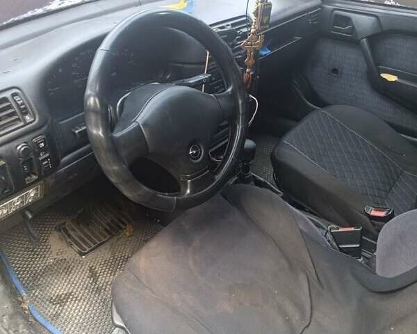 Синій Опель Вектра, об'ємом двигуна 1.8 л та пробігом 350 тис. км за 1600 $, фото 3 на Automoto.ua