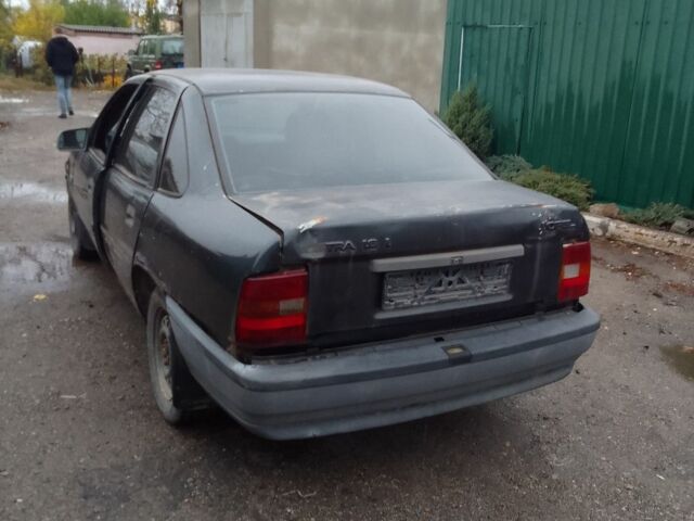 Синий Опель Вектра, объемом двигателя 1.6 л и пробегом 999 тыс. км за 300 $, фото 3 на Automoto.ua