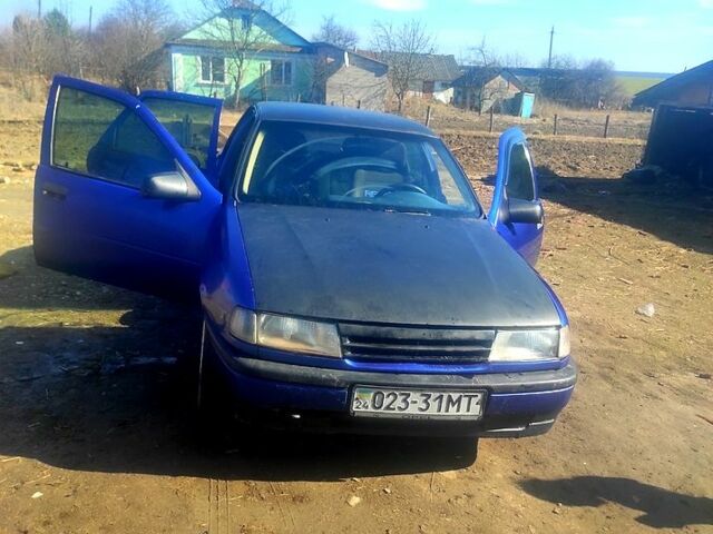 Синий Опель Вектра, объемом двигателя 18 л и пробегом 0 тыс. км за 1000 $, фото 3 на Automoto.ua