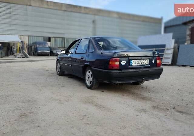 Синий Опель Вектра, объемом двигателя 1.6 л и пробегом 500 тыс. км за 900 $, фото 3 на Automoto.ua