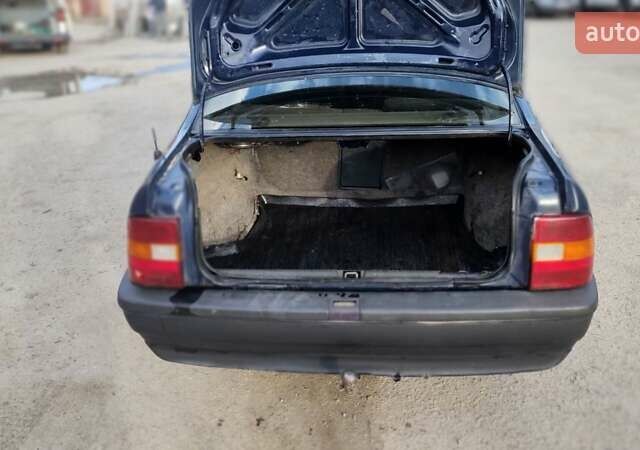 Синий Опель Вектра, объемом двигателя 1.6 л и пробегом 500 тыс. км за 900 $, фото 5 на Automoto.ua