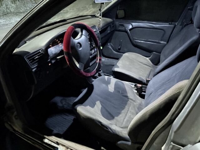 Синий Опель Вектра, объемом двигателя 1.6 л и пробегом 280 тыс. км за 650 $, фото 2 на Automoto.ua