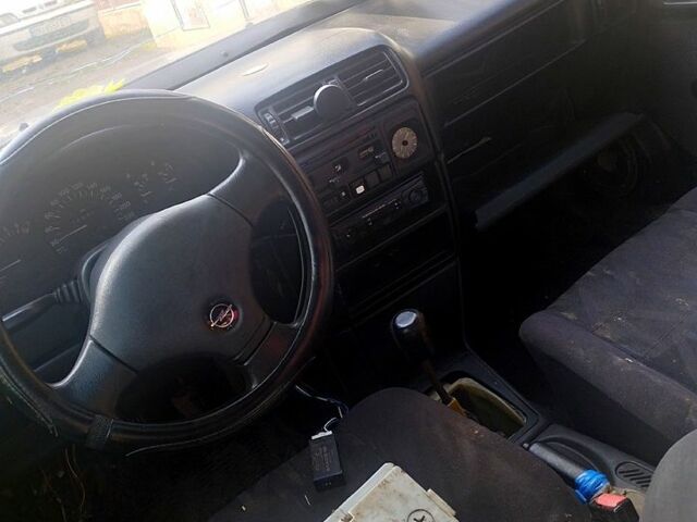 Синий Опель Вектра, объемом двигателя 2 л и пробегом 100 тыс. км за 450 $, фото 6 на Automoto.ua