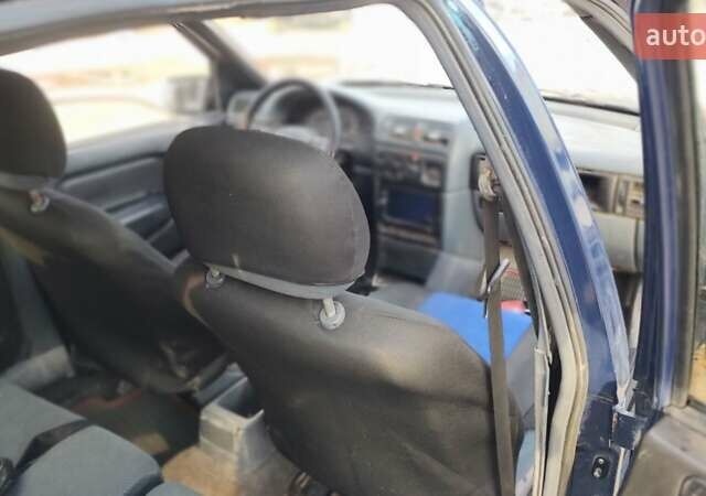 Синий Опель Вектра, объемом двигателя 1.6 л и пробегом 500 тыс. км за 900 $, фото 8 на Automoto.ua