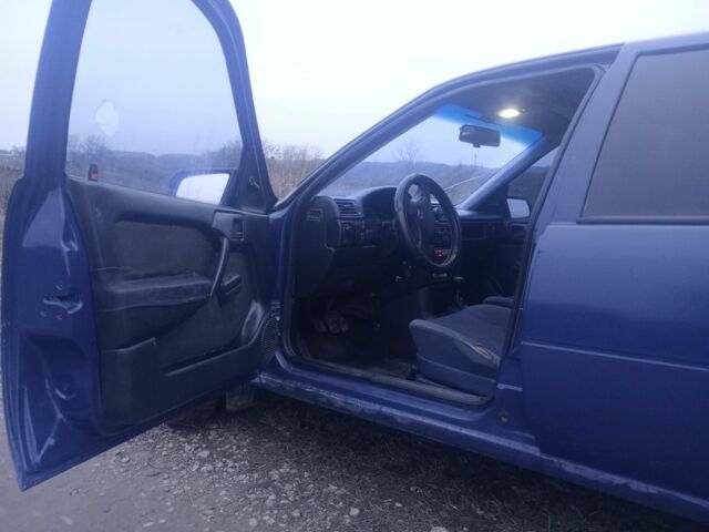 Синий Опель Вектра, объемом двигателя 1.6 л и пробегом 300 тыс. км за 1600 $, фото 11 на Automoto.ua