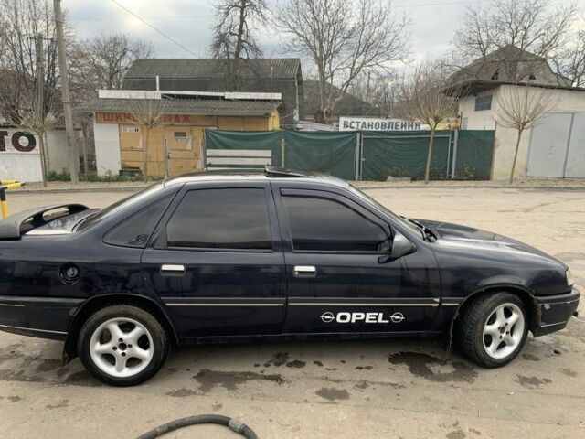 Синий Опель Вектра, объемом двигателя 1.8 л и пробегом 300 тыс. км за 1600 $, фото 3 на Automoto.ua