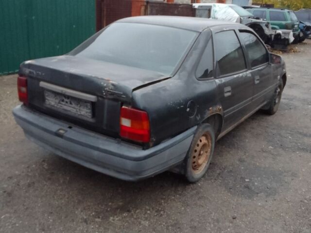 Синий Опель Вектра, объемом двигателя 1.6 л и пробегом 999 тыс. км за 300 $, фото 4 на Automoto.ua