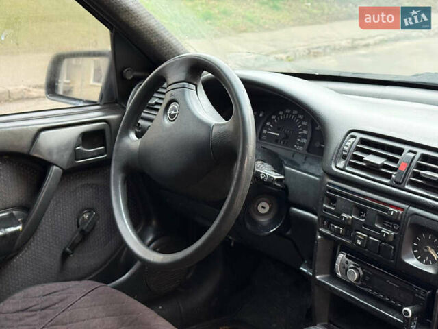 Синий Опель Вектра, объемом двигателя 1.6 л и пробегом 400 тыс. км за 1600 $, фото 6 на Automoto.ua