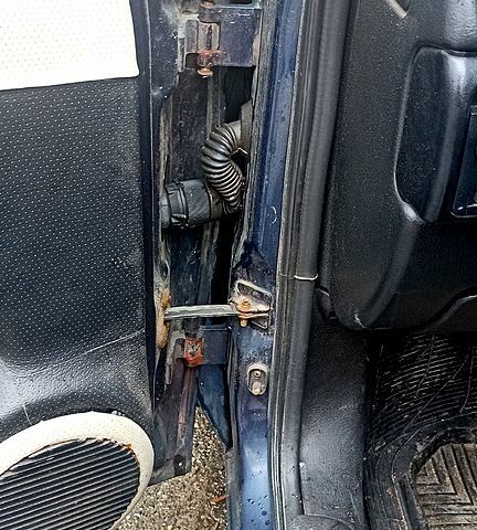 Синий Опель Вектра, объемом двигателя 1.6 л и пробегом 300 тыс. км за 1250 $, фото 6 на Automoto.ua