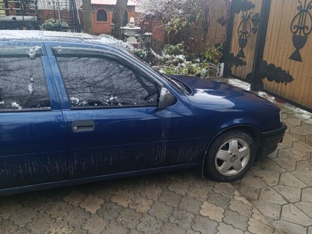 Синий Опель Вектра, объемом двигателя 1.8 л и пробегом 350 тыс. км за 1600 $, фото 2 на Automoto.ua