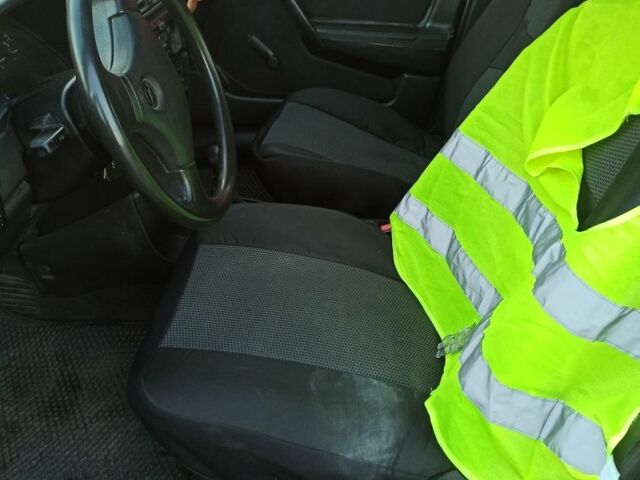 Синій Опель Вектра, об'ємом двигуна 1.8 л та пробігом 360 тис. км за 2081 $, фото 3 на Automoto.ua