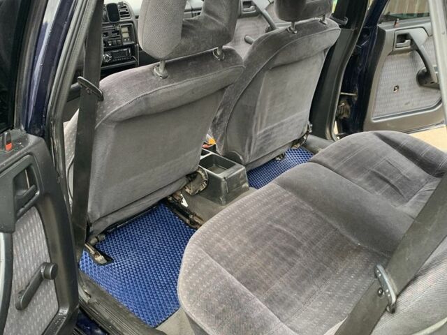 Синий Опель Вектра, объемом двигателя 1.8 л и пробегом 300 тыс. км за 1600 $, фото 8 на Automoto.ua