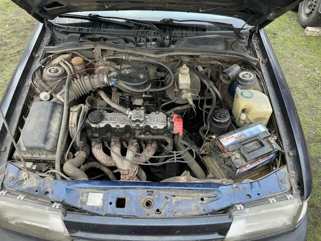 Синій Опель Вектра, об'ємом двигуна 1.8 л та пробігом 300 тис. км за 1200 $, фото 9 на Automoto.ua