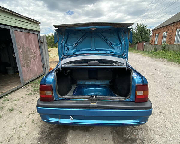 Синий Опель Вектра, объемом двигателя 2 л и пробегом 390 тыс. км за 1500 $, фото 1 на Automoto.ua