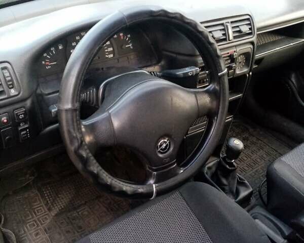 Синий Опель Вектра, объемом двигателя 1.6 л и пробегом 270 тыс. км за 1100 $, фото 10 на Automoto.ua