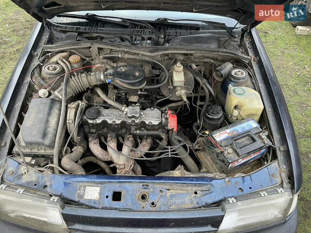 Синій Опель Вектра, об'ємом двигуна 1.8 л та пробігом 300 тис. км за 1200 $, фото 10 на Automoto.ua