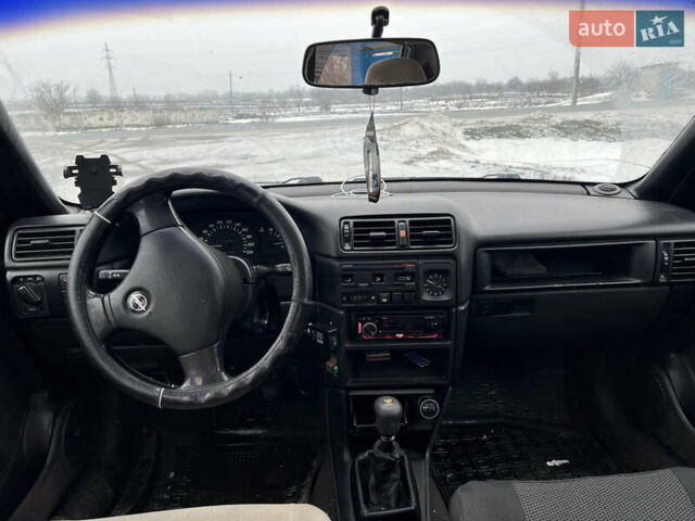 Синій Опель Вектра, об'ємом двигуна 1.6 л та пробігом 270 тис. км за 1650 $, фото 3 на Automoto.ua