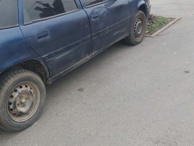 Синий Опель Вектра, объемом двигателя 1.6 л и пробегом 289 тыс. км за 850 $, фото 2 на Automoto.ua