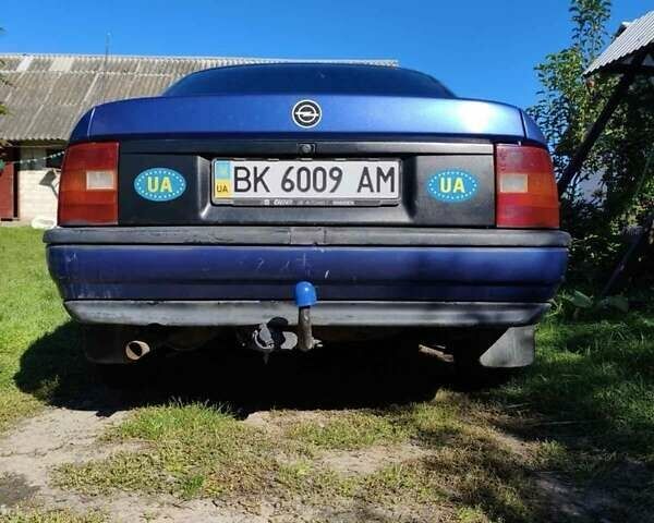 Синій Опель Вектра, об'ємом двигуна 1.6 л та пробігом 268 тис. км за 1500 $, фото 1 на Automoto.ua
