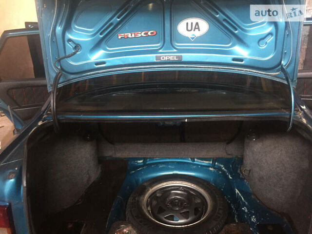 Синій Опель Вектра, об'ємом двигуна 1.8 л та пробігом 236 тис. км за 1899 $, фото 38 на Automoto.ua