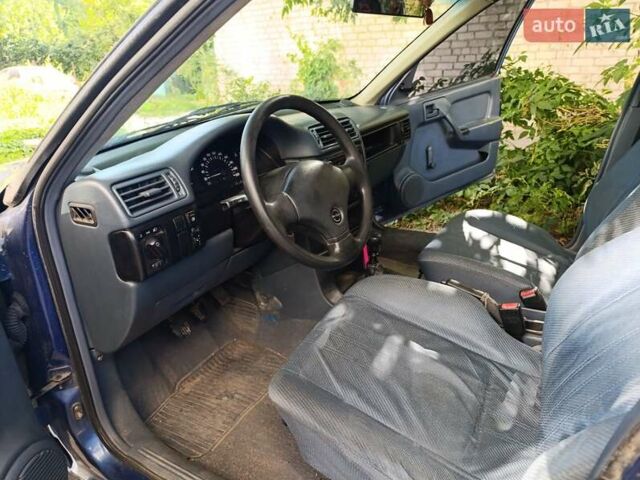 Синій Опель Вектра, об'ємом двигуна 1.6 л та пробігом 391 тис. км за 1800 $, фото 7 на Automoto.ua