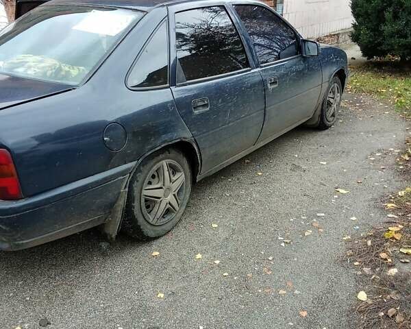 Синій Опель Вектра, об'ємом двигуна 1.6 л та пробігом 280 тис. км за 950 $, фото 1 на Automoto.ua