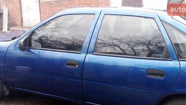 Синий Опель Вектра, объемом двигателя 1.6 л и пробегом 489 тыс. км за 1700 $, фото 3 на Automoto.ua