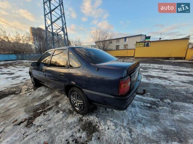 Синій Опель Вектра, об'ємом двигуна 1.8 л та пробігом 150 тис. км за 1690 $, фото 4 на Automoto.ua