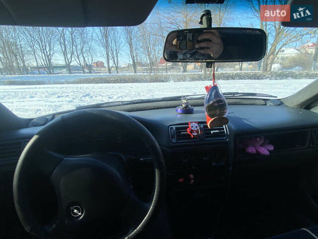 Синій Опель Вектра, об'ємом двигуна 1.7 л та пробігом 212 тис. км за 3000 $, фото 15 на Automoto.ua