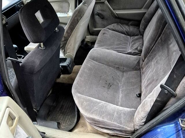 Синий Опель Вектра, объемом двигателя 1.8 л и пробегом 300 тыс. км за 500 $, фото 5 на Automoto.ua