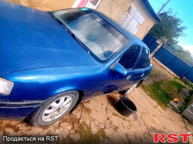 Синий Опель Вектра, объемом двигателя 2 л и пробегом 0 тыс. км за 550 $, фото 2 на Automoto.ua