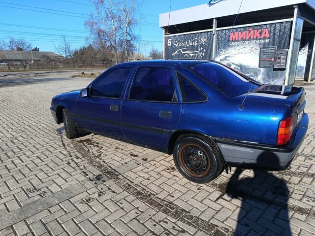 Синій Опель Вектра, об'ємом двигуна 2 л та пробігом 300 тис. км за 750 $, фото 2 на Automoto.ua