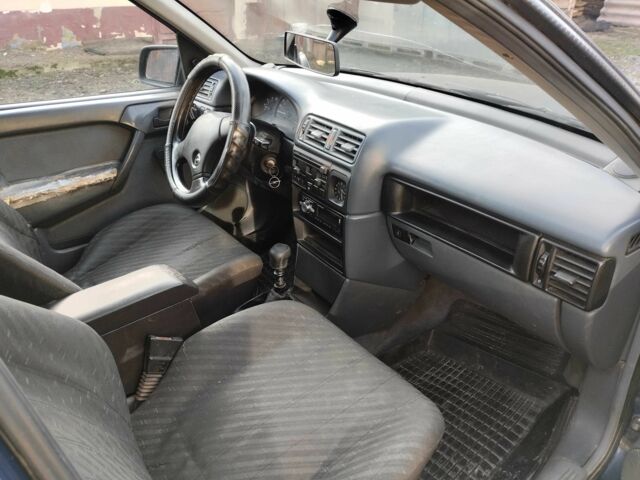 Синий Опель Вектра, объемом двигателя 1.6 л и пробегом 120 тыс. км за 1400 $, фото 1 на Automoto.ua