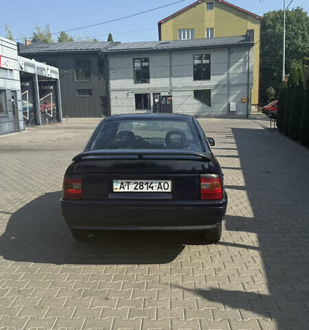Синий Опель Вектра, объемом двигателя 0 л и пробегом 200 тыс. км за 1000 $, фото 2 на Automoto.ua