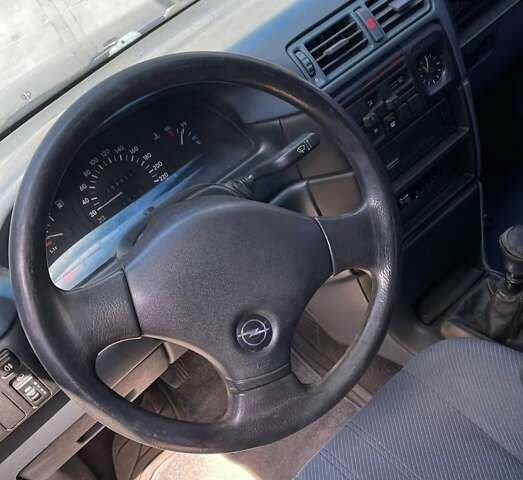 Опель Вектра 1992 в Николаеве на Automoto.ua Синий Опель Вектра, объемом двигателя 1.6 л и пробегом 265 тыс. км за 1650 $, фото 9 на Automoto.ua