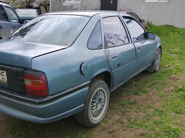 Синий Опель Вектра, объемом двигателя 2 л и пробегом 250 тыс. км за 550 $, фото 3 на Automoto.ua