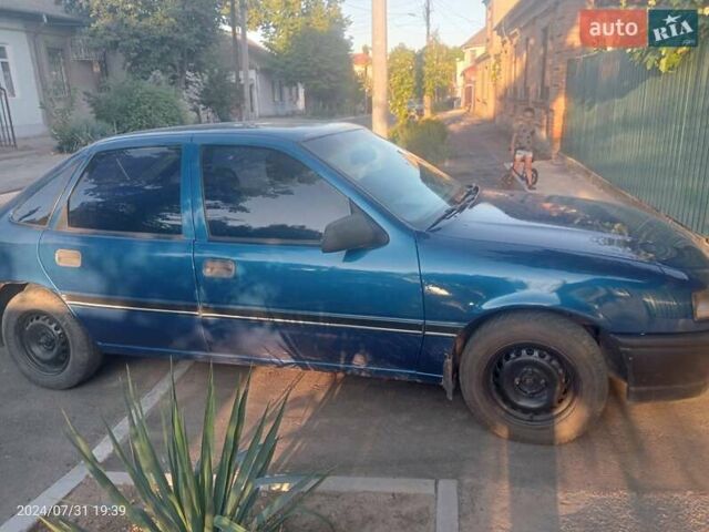 Синій Опель Вектра, об'ємом двигуна 1.6 л та пробігом 341 тис. км за 1300 $, фото 2 на Automoto.ua